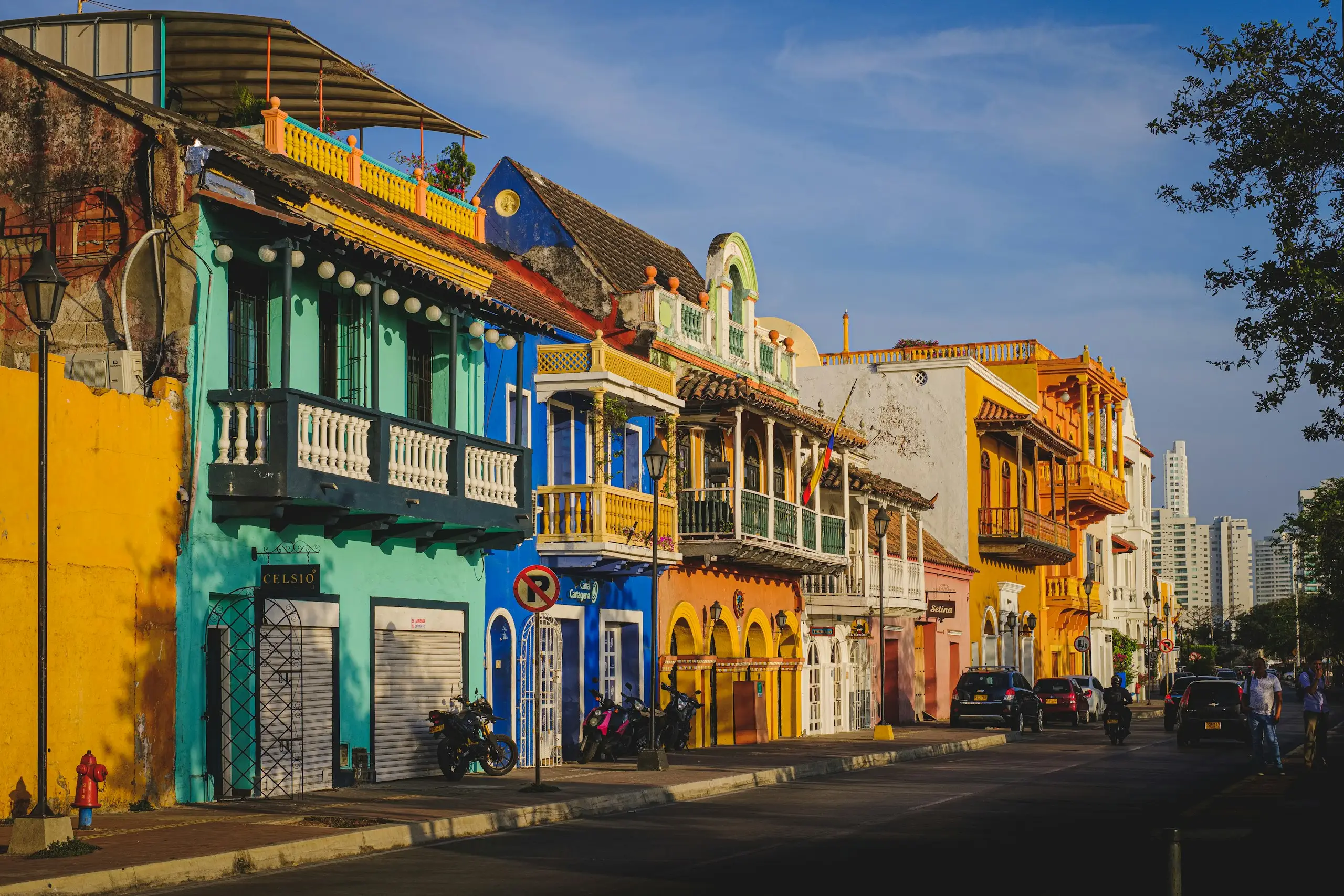 Brightly painted colonial buildings, Cartagena