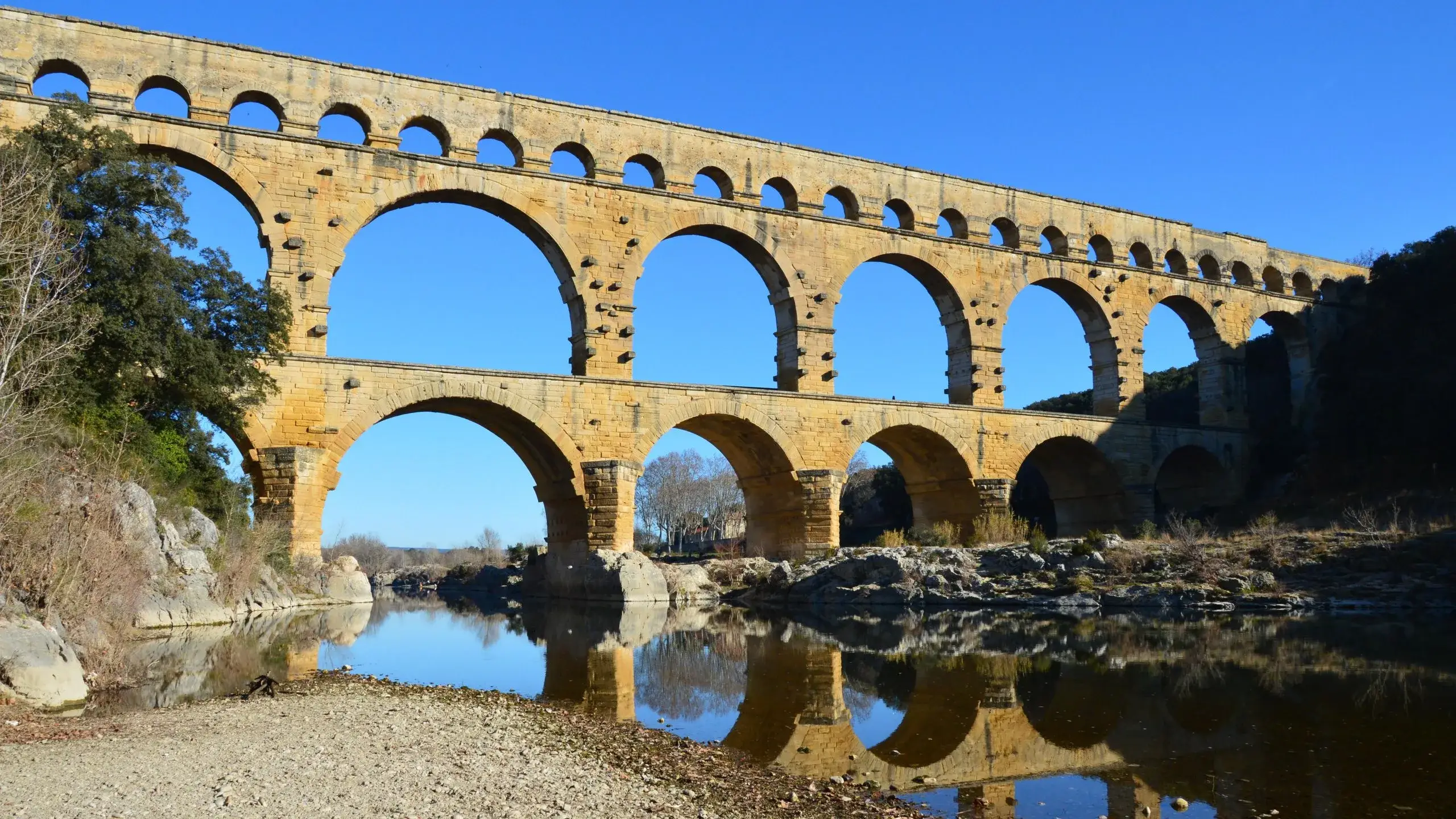Avignon, Pont du Gard & Provence