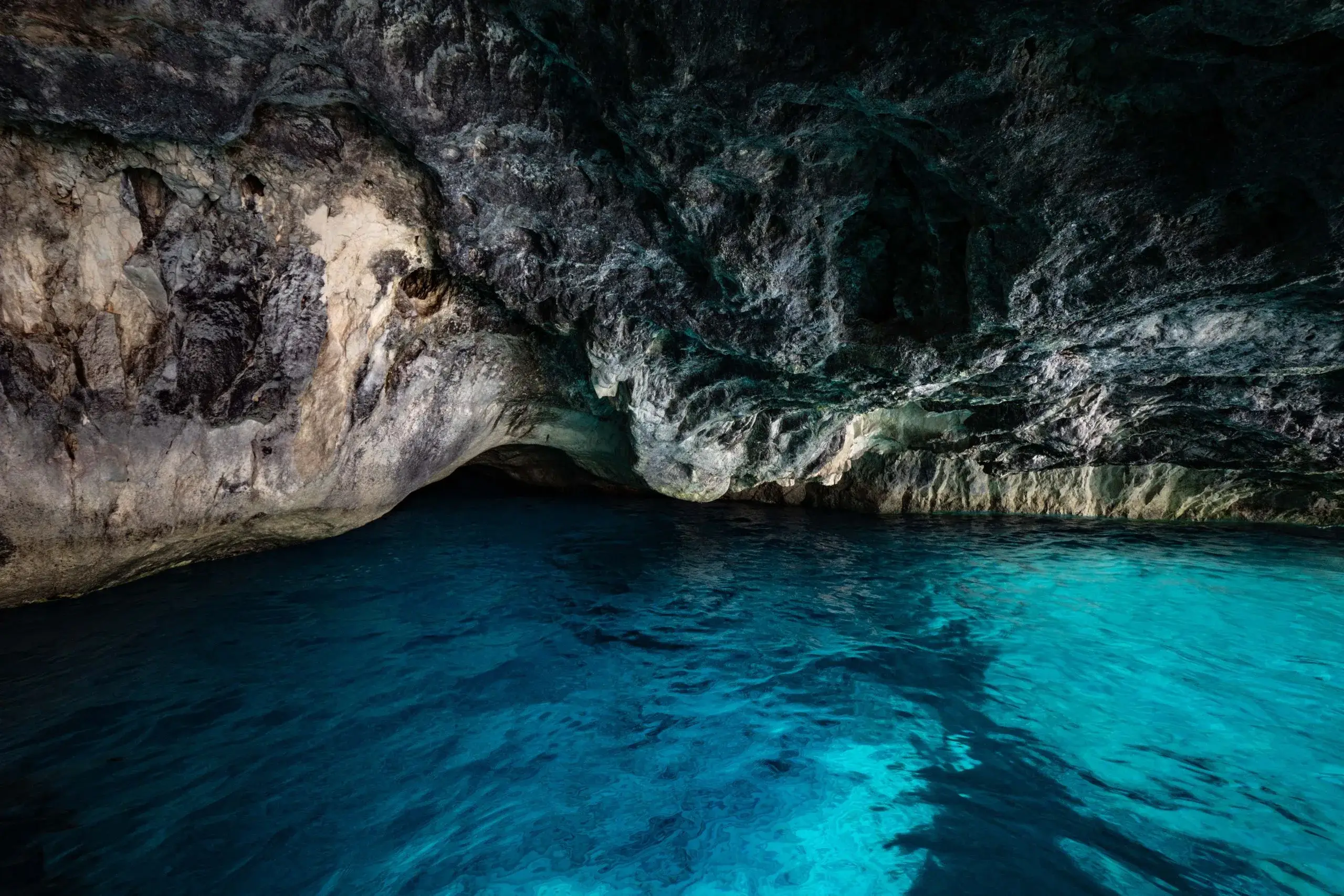 Grotte Bleue et plongée en apnée à Kerama