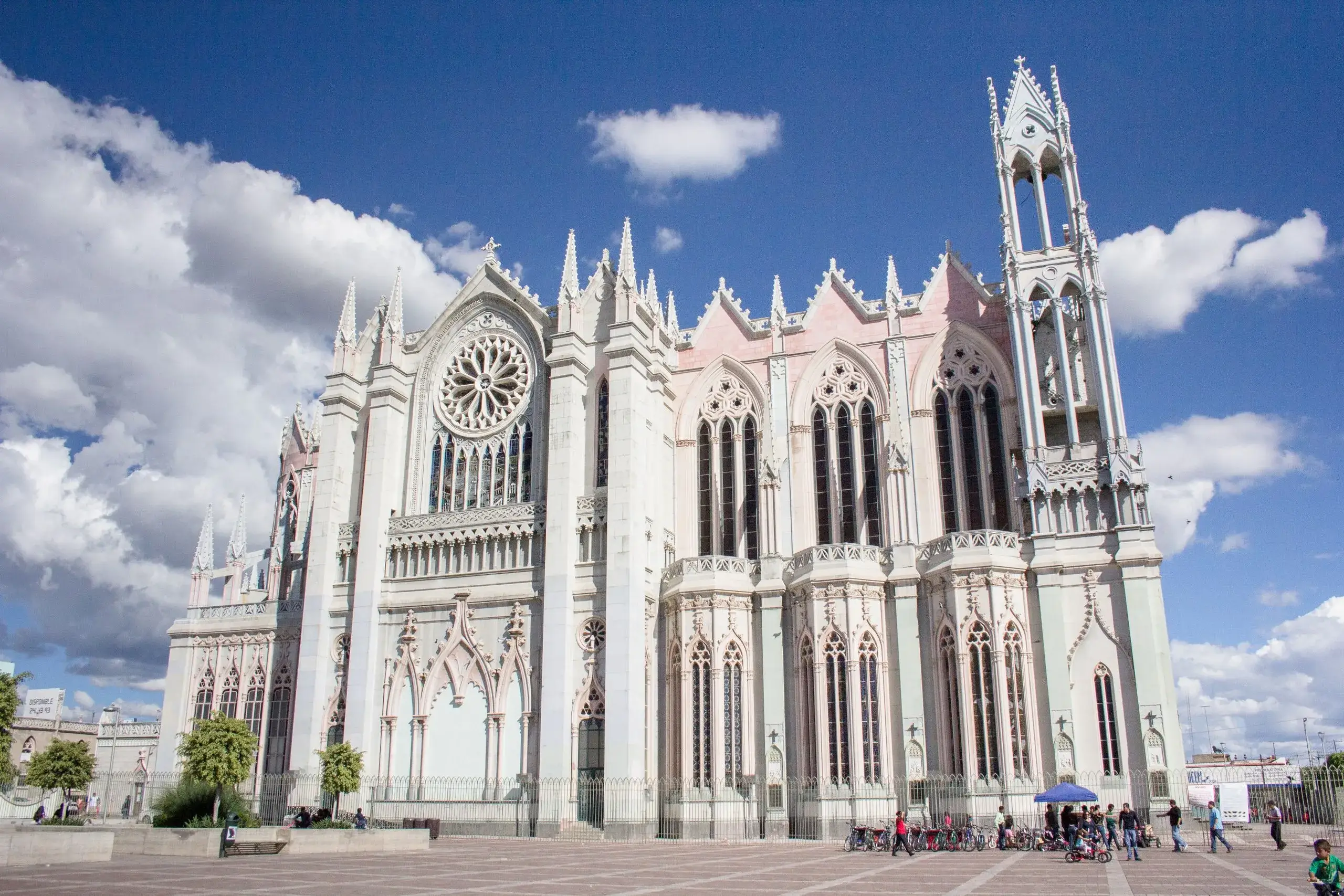 The white neo-Gothic Templo Expiatorio in Guadalajara