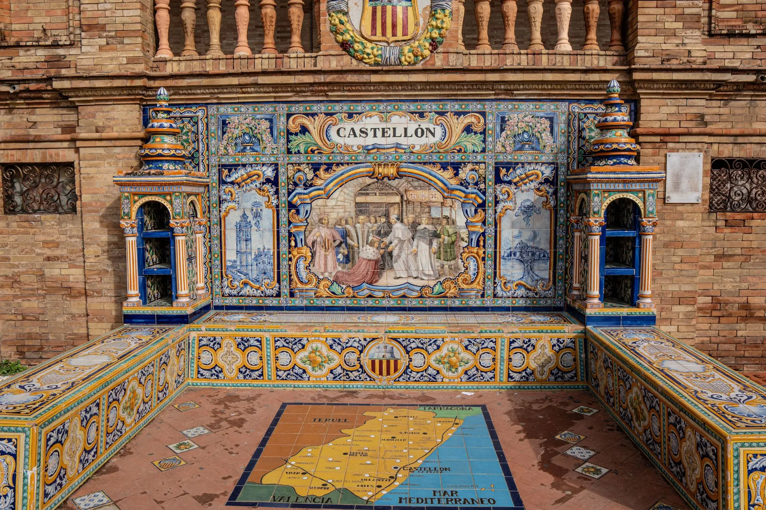 Plaza de España & Santa Cruz