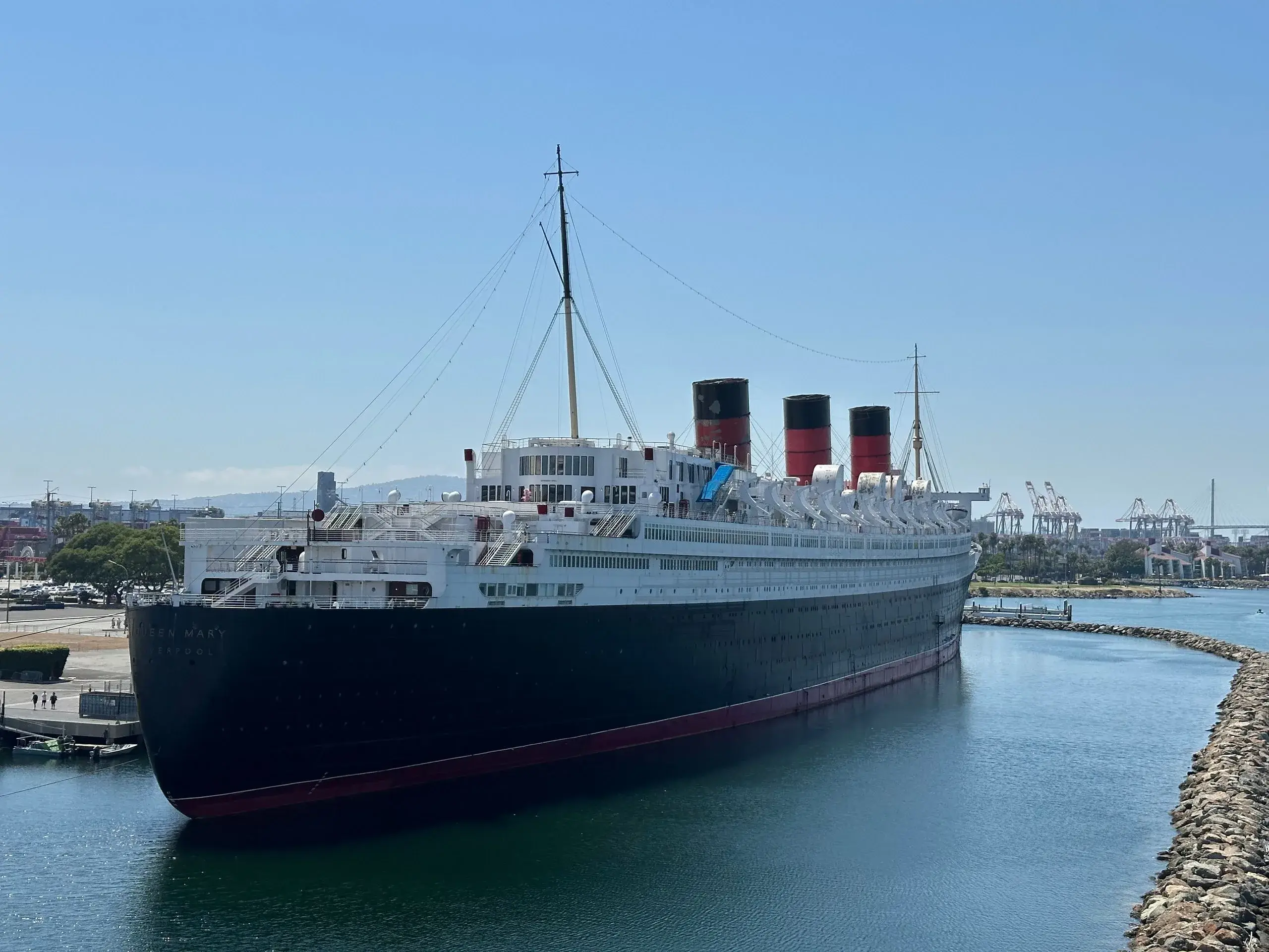 Long Beach: Queen Mary & Aquarium