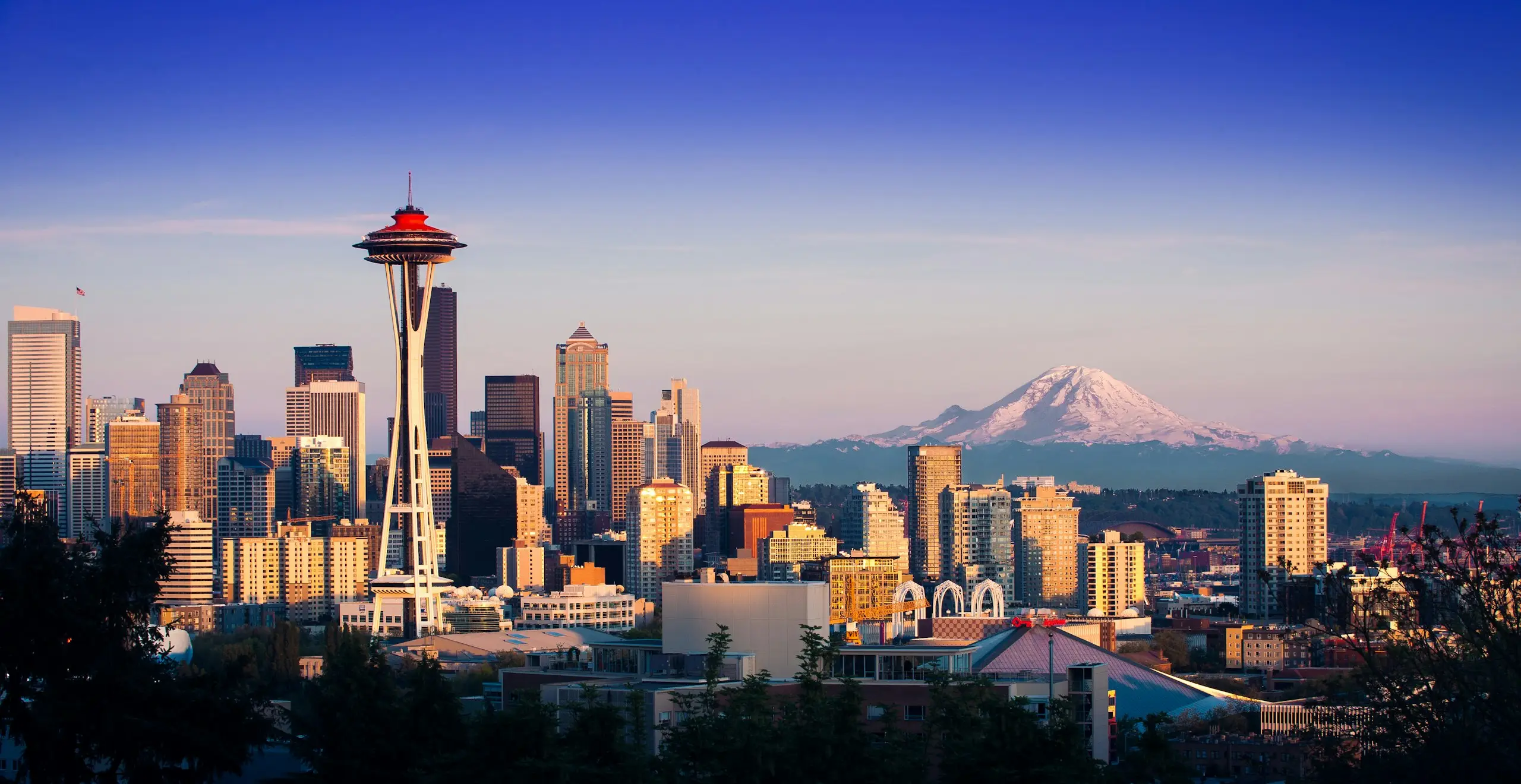 The skyline with the Space Needle and Mount Rainier, Seattle